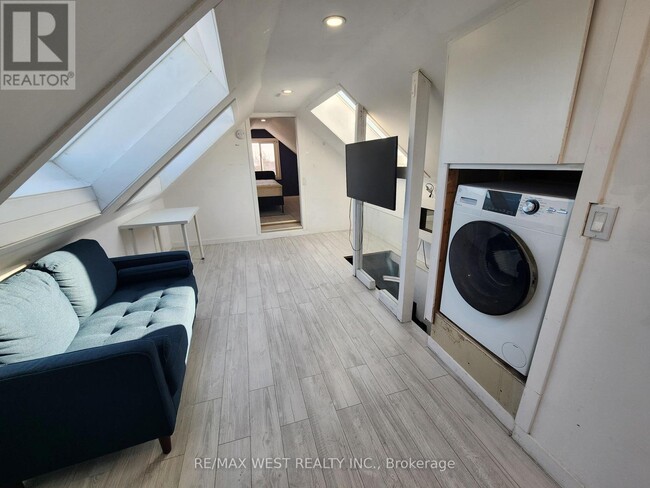 Building Photo - 32 Pritchard Ave