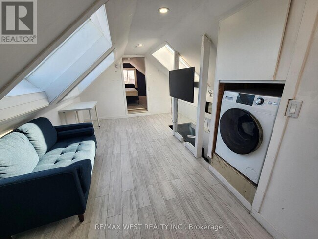 Photo du bâtiment - 32 Pritchard Ave