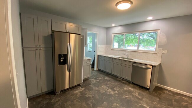 Building Photo - 15140 Lennane