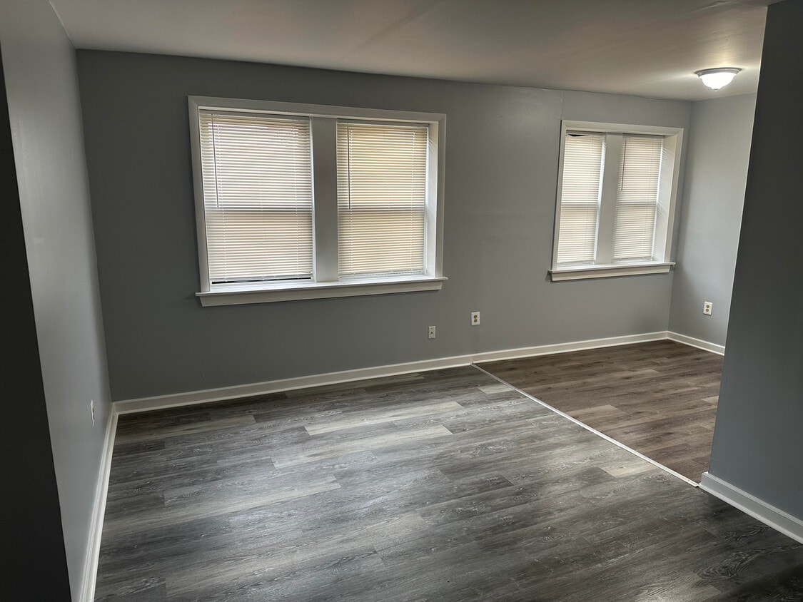 Building Photo - 800-802 Adams