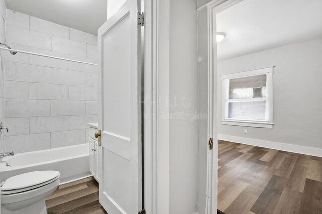 Foto del edificio - 727 Sutcliffe Ave