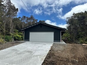 Building Photo - 11-3950-3875 Liona St