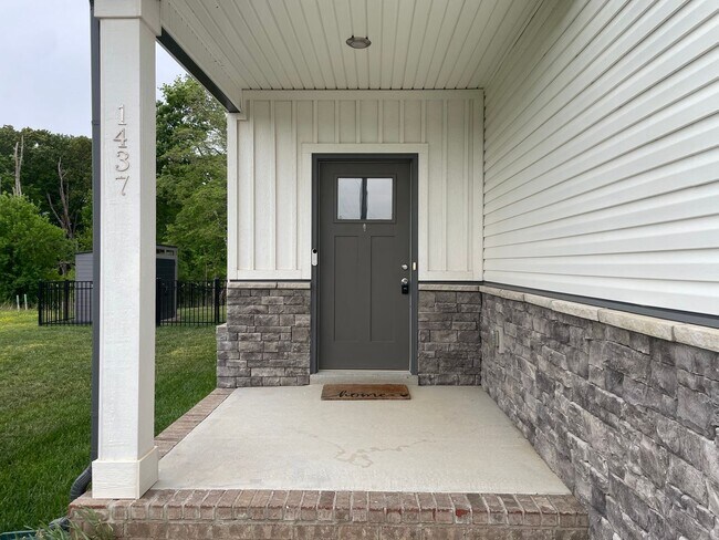 Foto del edificio - 4 Bedroom Pet Friendly Home For Rent with Club House, Comm. Pool, & Comm Gym Access!
