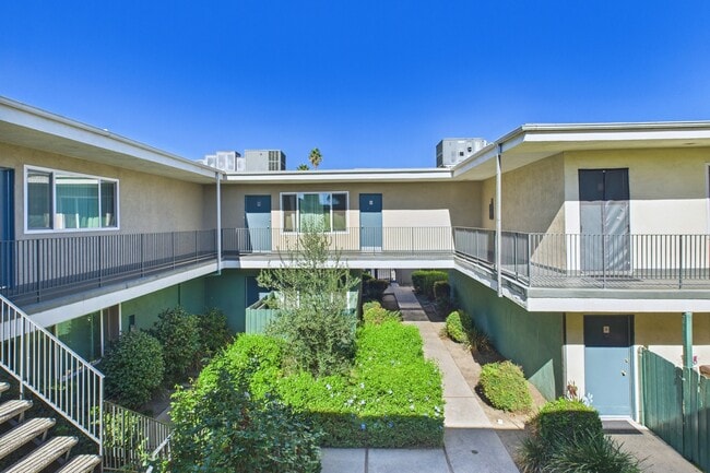 Building Photo - Roscoe Islander