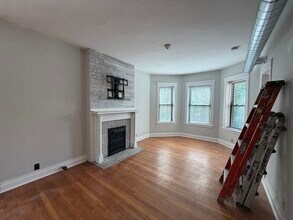 Building Photo - 4335 N Damen Ave