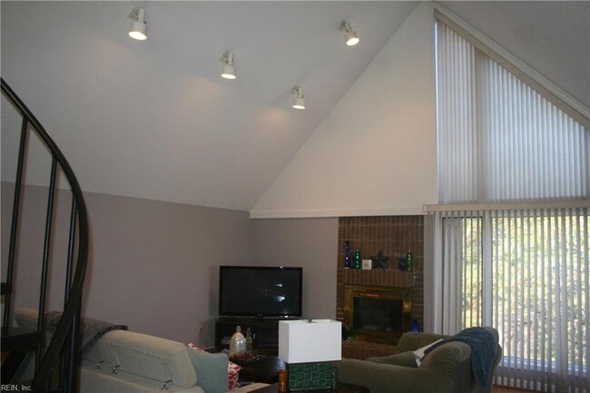 Building Photo - 696 Mowbray Arch Rd