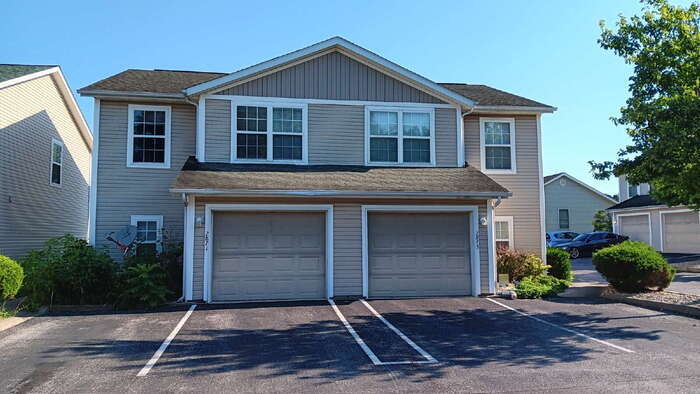 Foto principal - 3BR/2.5BA Condo with attached single-bay g...
