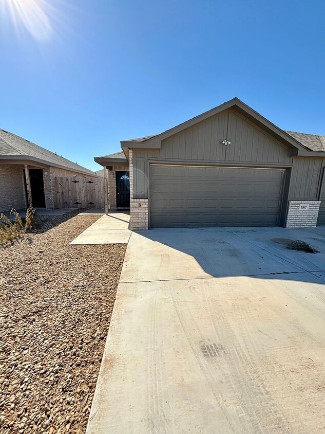 Foto principal - 1007 Preston Trails
