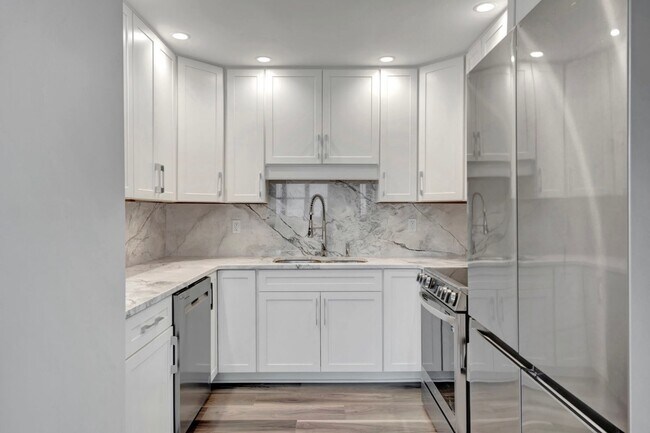 Kitchen - 756 Lynwood Ave