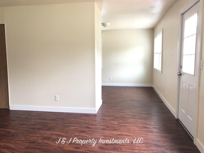 Building Photo - 283 Hazelwood Dr