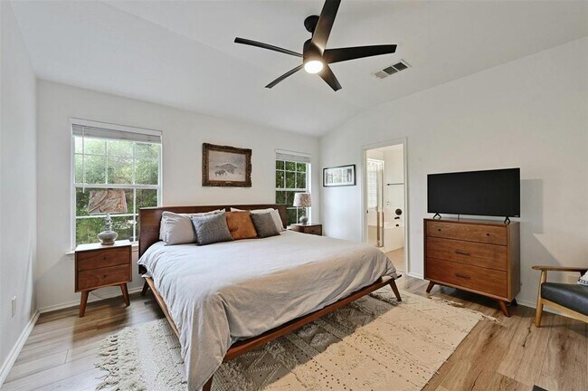 Foto del edificio - 3412 Lynnbrook Dr