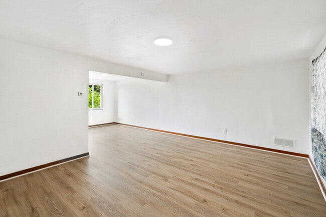 Building Photo - 309 Sebring Ave