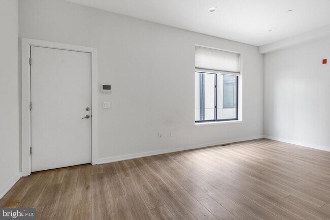 Building Photo - 381 Martin St
