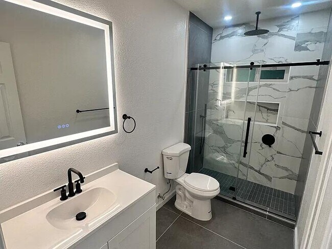 Foto del edificio - 768 Grogan Ct