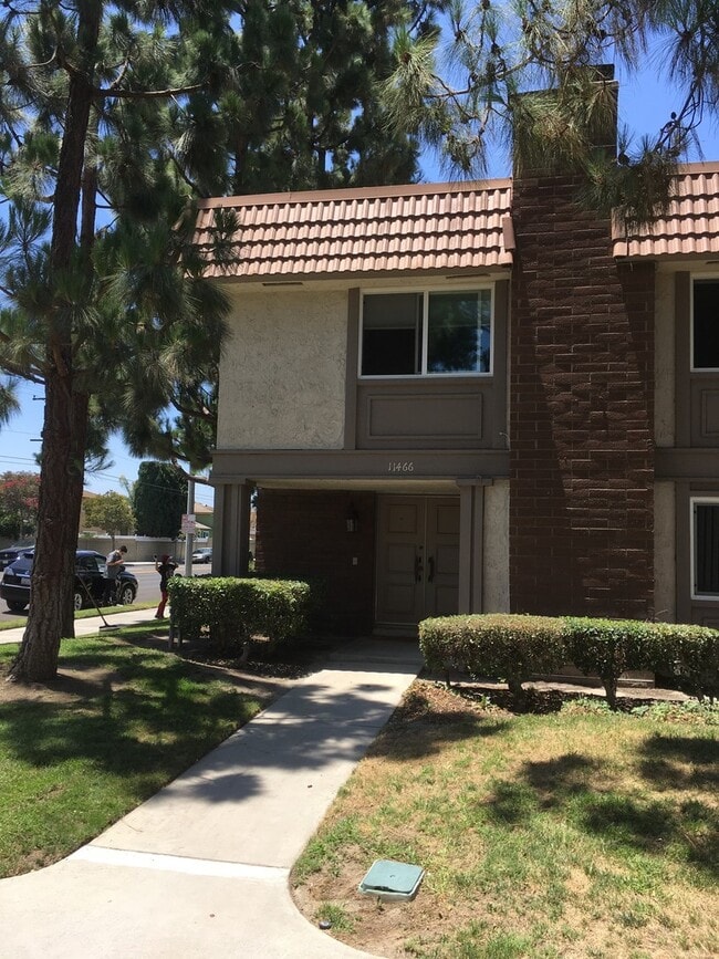 3 Bedroom Condo - End Unit For Lease - 3 Bedroom Condo - End Unit For Lease