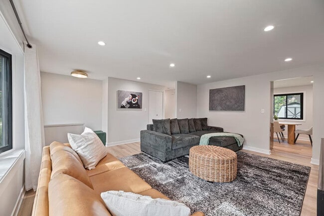 Building Photo - 908 Long Meadow Dr