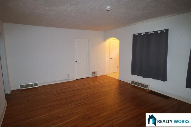 Foto del edificio - Enchanting Three Bed One and a Half Bath