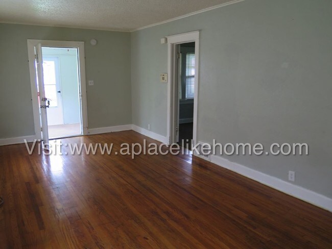 Building Photo - 3418 Mersington Ave, Kansas City, 64128