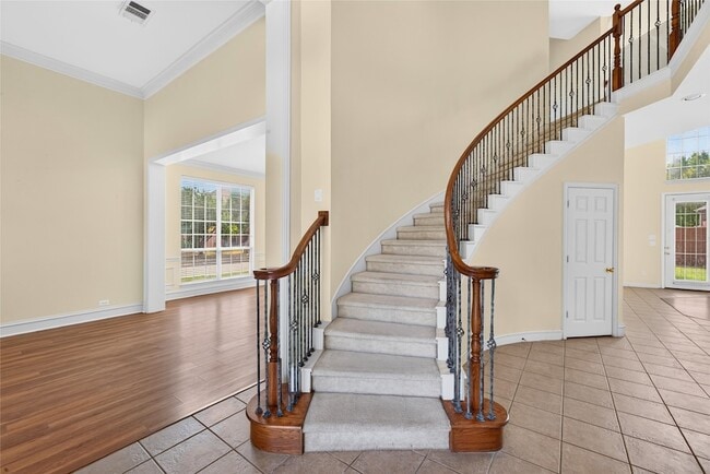 Building Photo - 8701 Mandevilla Dr
