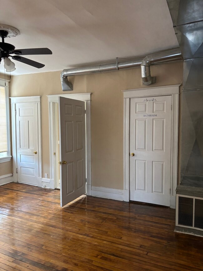 Foto del edificio - 3844 Lee Ave