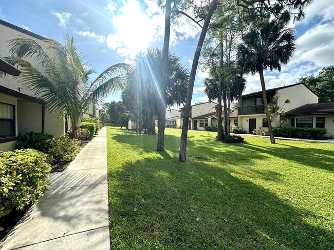 Foto del edificio - 1244 N Haverhill Rd
