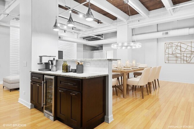 Foto del edificio - 312 N May St