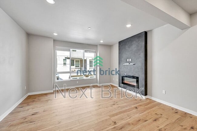 Building Photo - 6645 NE 189 Ct