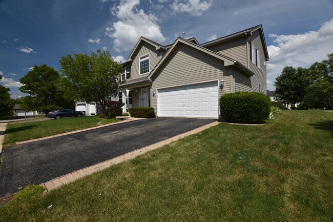Building Photo - 477 Raintree Dr