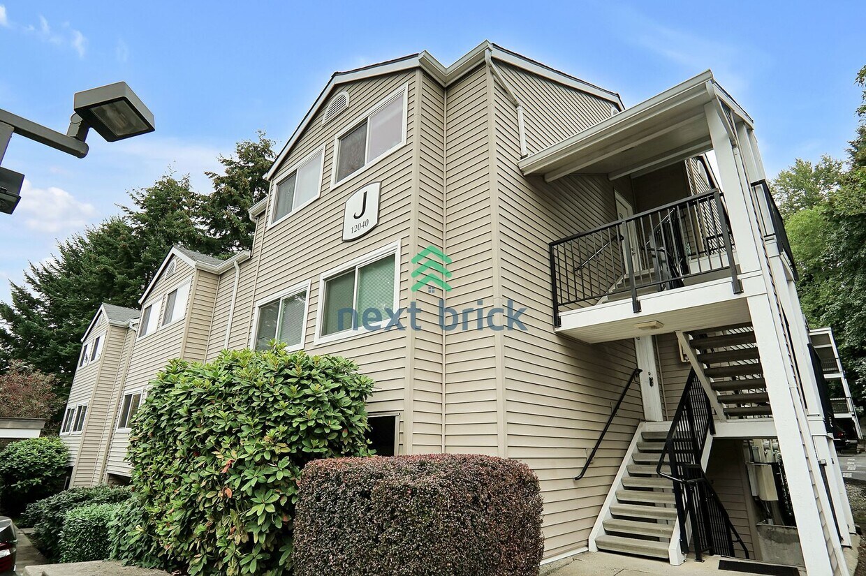 Primary Photo - 2 BED & 1 BATH CONDO FOR RENT