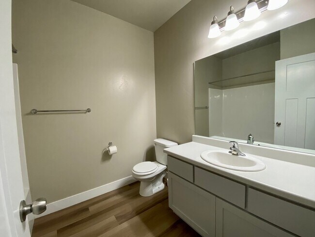 Foto del edificio - 14643 Bloom Dr