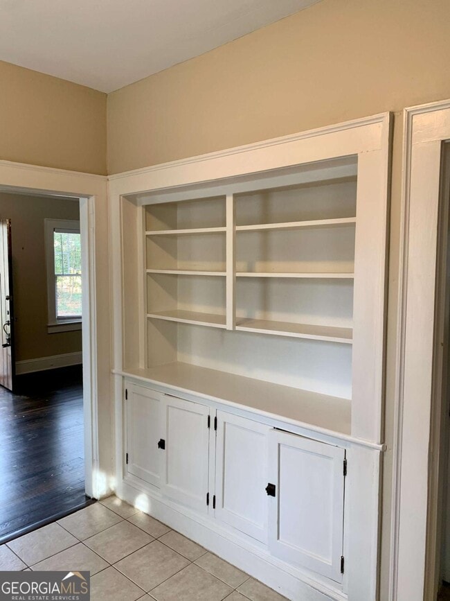 Building Photo - 293 Springdale Dr NE