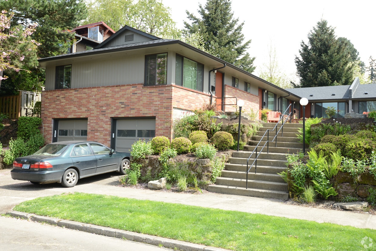 Building Photo - 5032-5046 SE 37th Ave