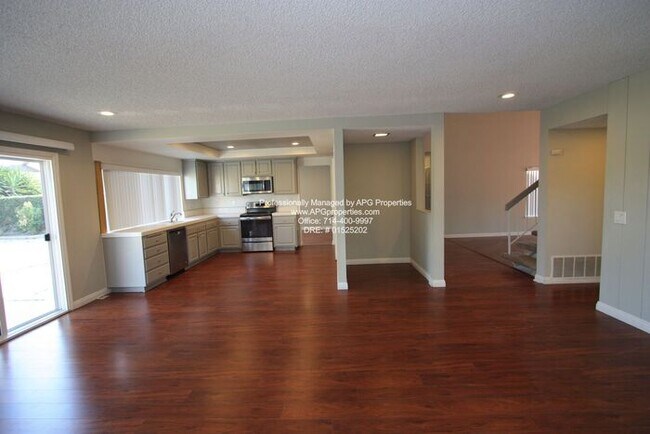 Building Photo - 4338 Surrey Dr