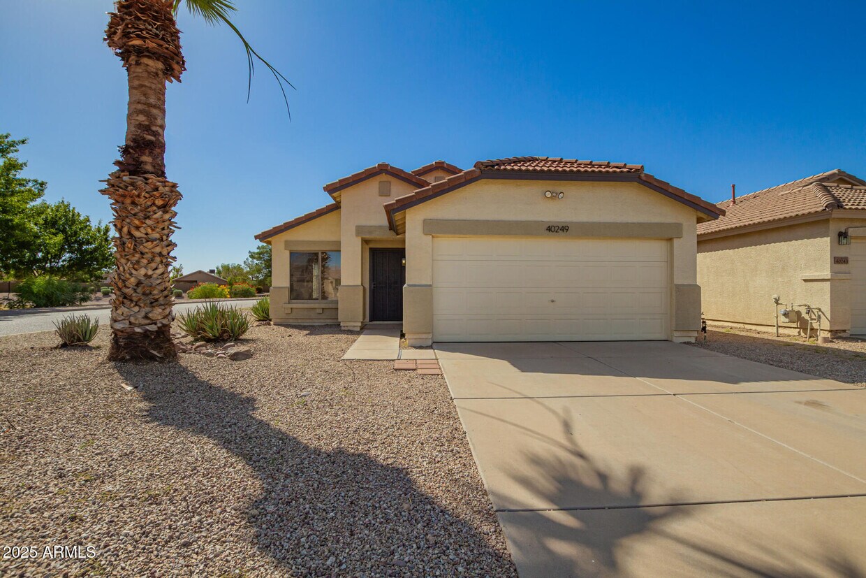 Foto principal - 40249 N Cassara Dr