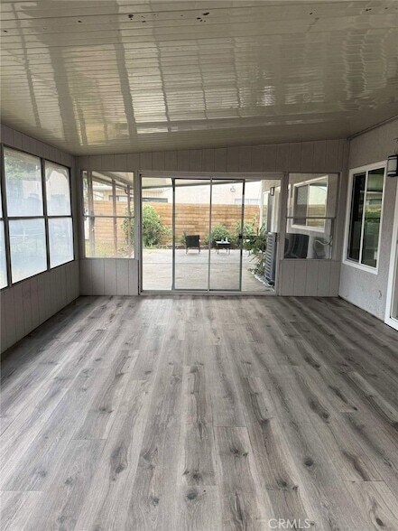 Foto del edificio - 408 N Flower St