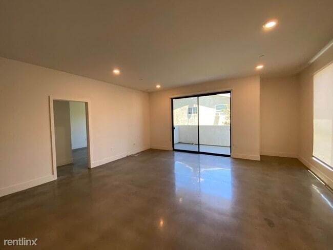 Building Photo - 5727 La Mirada Ave