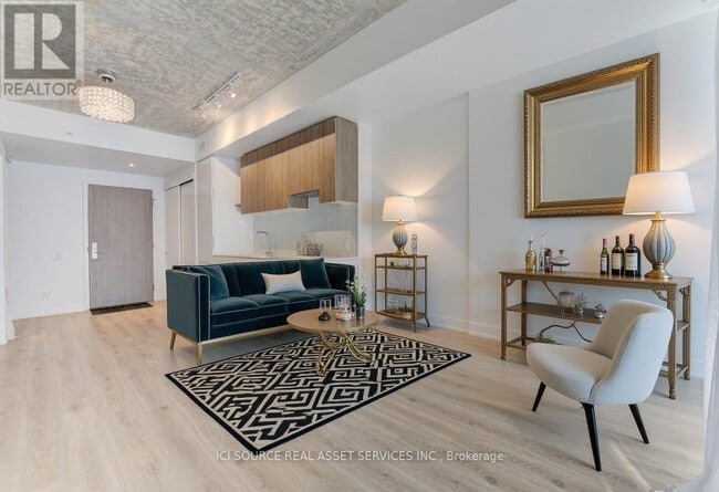 Photo du bâtiment - 161 Roehampton Ave