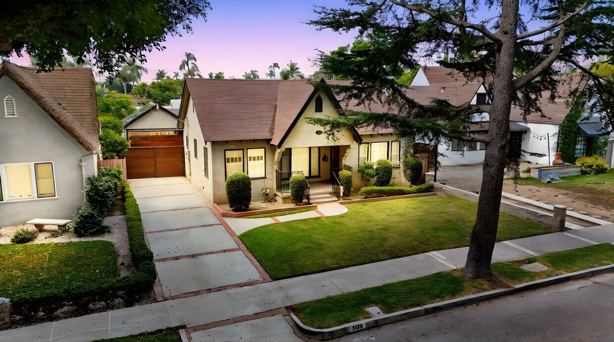 Foto principal - Explore a Piece of History in this Gem Hom...