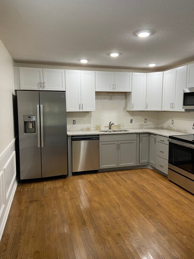 Foto del edificio - 9025 Pine Tree Cir