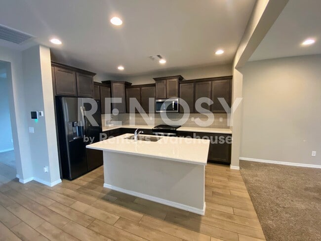 Building Photo - Ideal 5 Br + Loft 3 Br 2 Cg Home Near I-10 and Avondale Blvd in Avondale