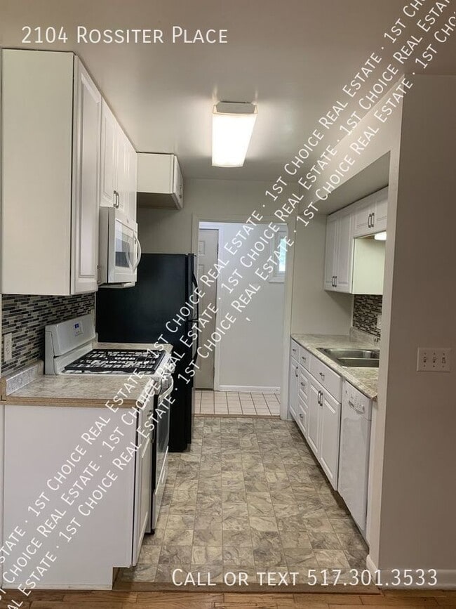 Foto del edificio - 3-BDR 1.5-BTH Ranch w/ Hardwood Floors, Fe...