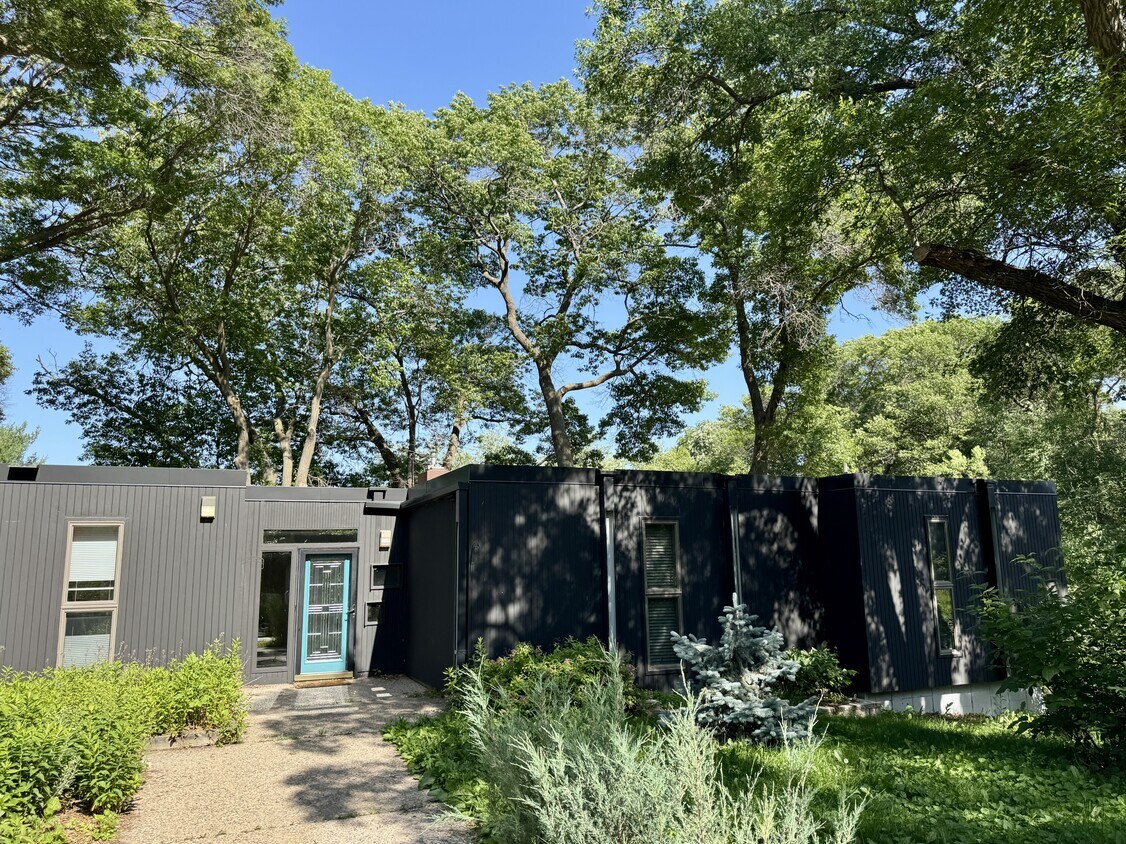 Foto principal - 1700 Cooper Ave S
