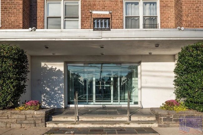 Foto del edificio - 1111 Midland Ave