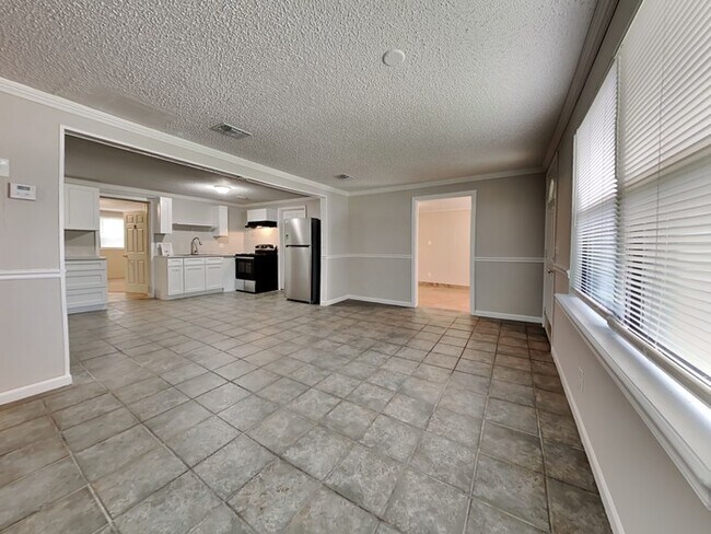 Building Photo - Spacious Home in Orange Park!!
