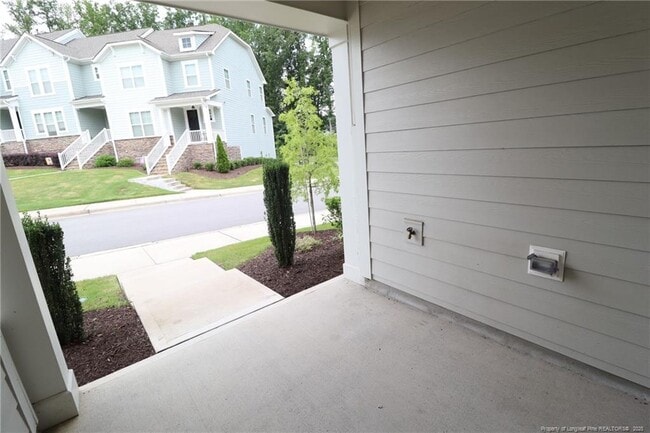 Building Photo - 152 Etteinne Garden Ln