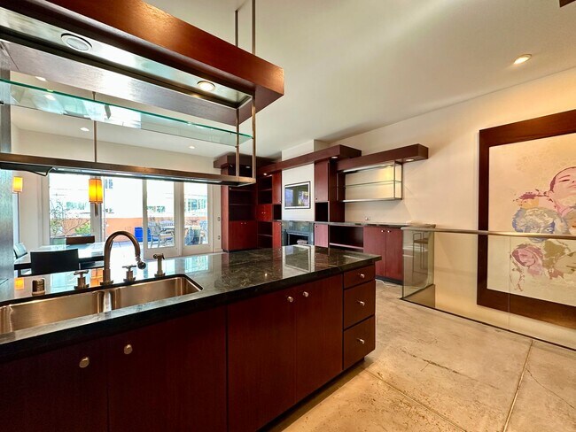 Building Photo - LUXURY TOP-FLOOR 2BR/2.5BA PENTHOUSE LOFT ...