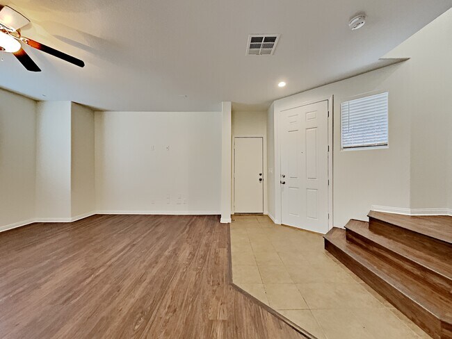 Building Photo - 709 Chepstow Avenue