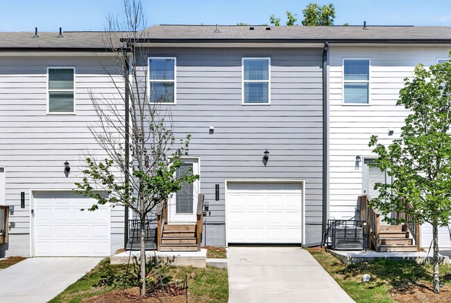 Building Photo - 3 Bedroom Townhome in Atlanta!
