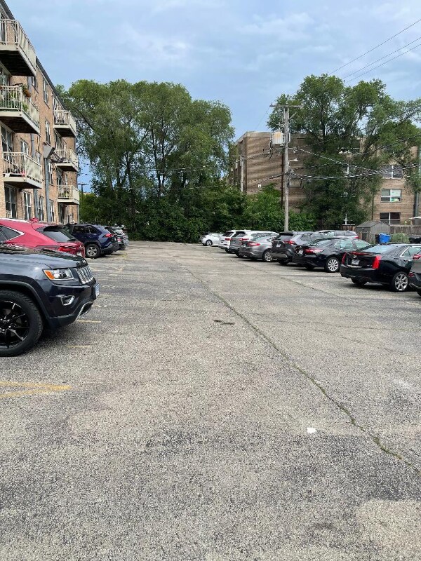 Foto del edificio - 2501 W Touhy Ave