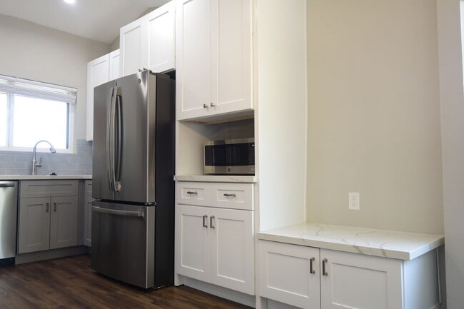 Building Photo - Southwest (Irvington and Midvale Pk) top f...